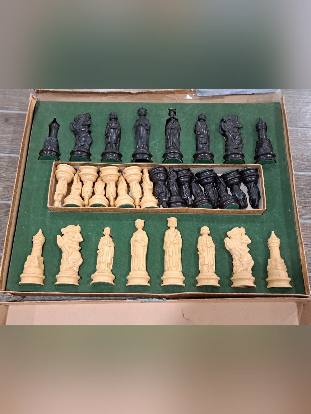 Vintage 1959 E.S. Lowe Renaissance Chessmen Plastic Set-COMPLETE